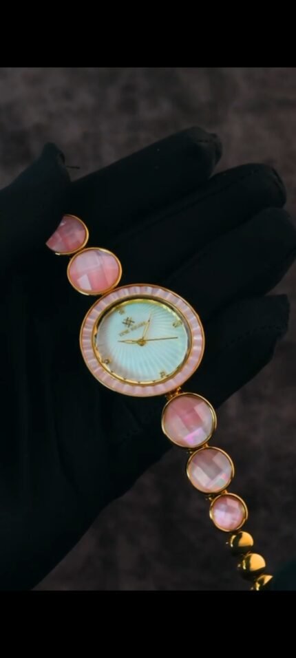 Time to shine. ✨ TIME SQUARE"💖 Elegant Watch